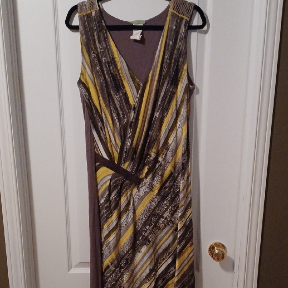 Chic Sleeveless Striped Midi Dress